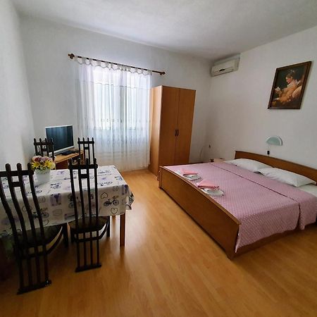 Apartments - Buffet 2B Sveti Juraj Phòng bức ảnh